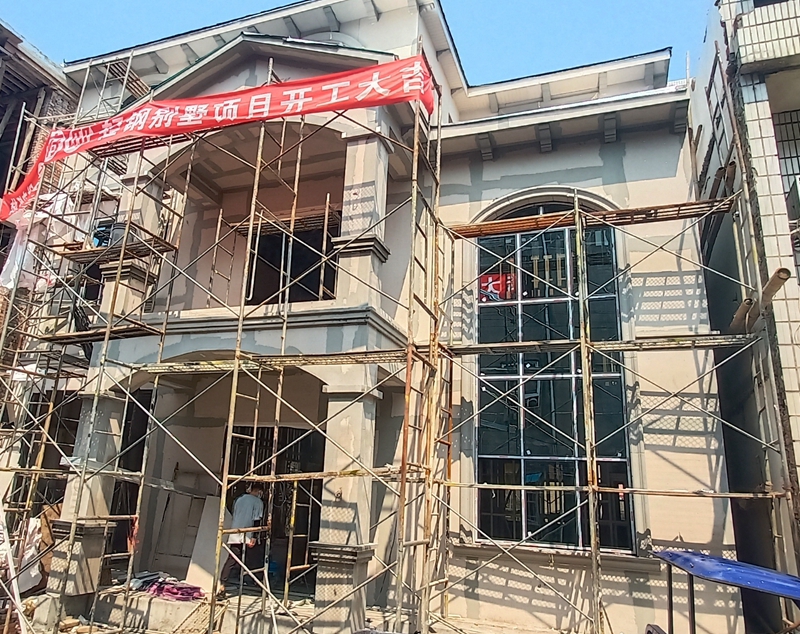 重鋼別墅屋頂可以用輕鋼嗎？