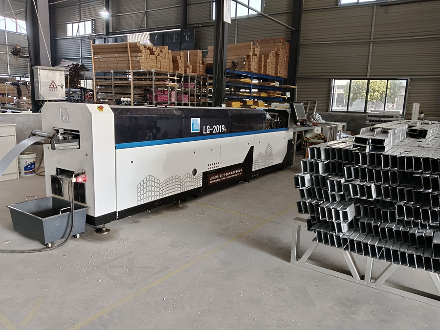 全自動(dòng)輕鋼別墅龍骨機(jī)有哪些種類？